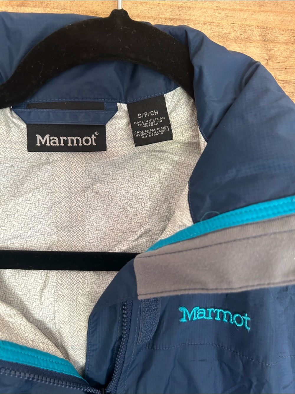 Marmot Women's Small Navy Lightweight Rain Jacket - Picture 3 of 3